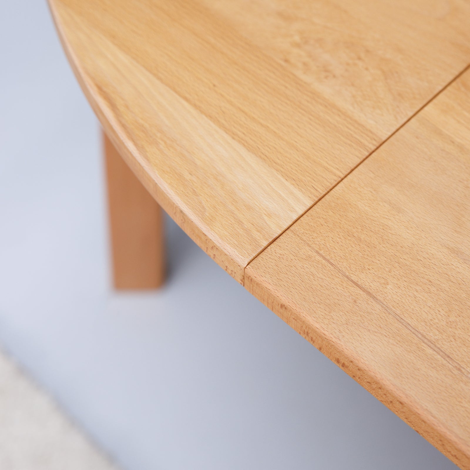 Hochwertiges Massivholz mit schöner Maserung