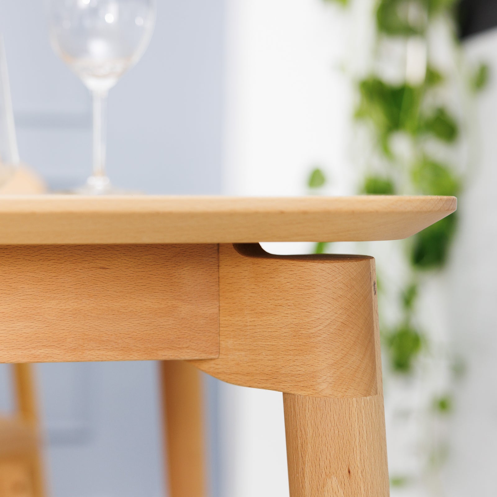 Hochwertiger Ausziehbarer Esstisch Form S Schwebetisch minimalistisch aus Naturholz langlebig handgefertigt