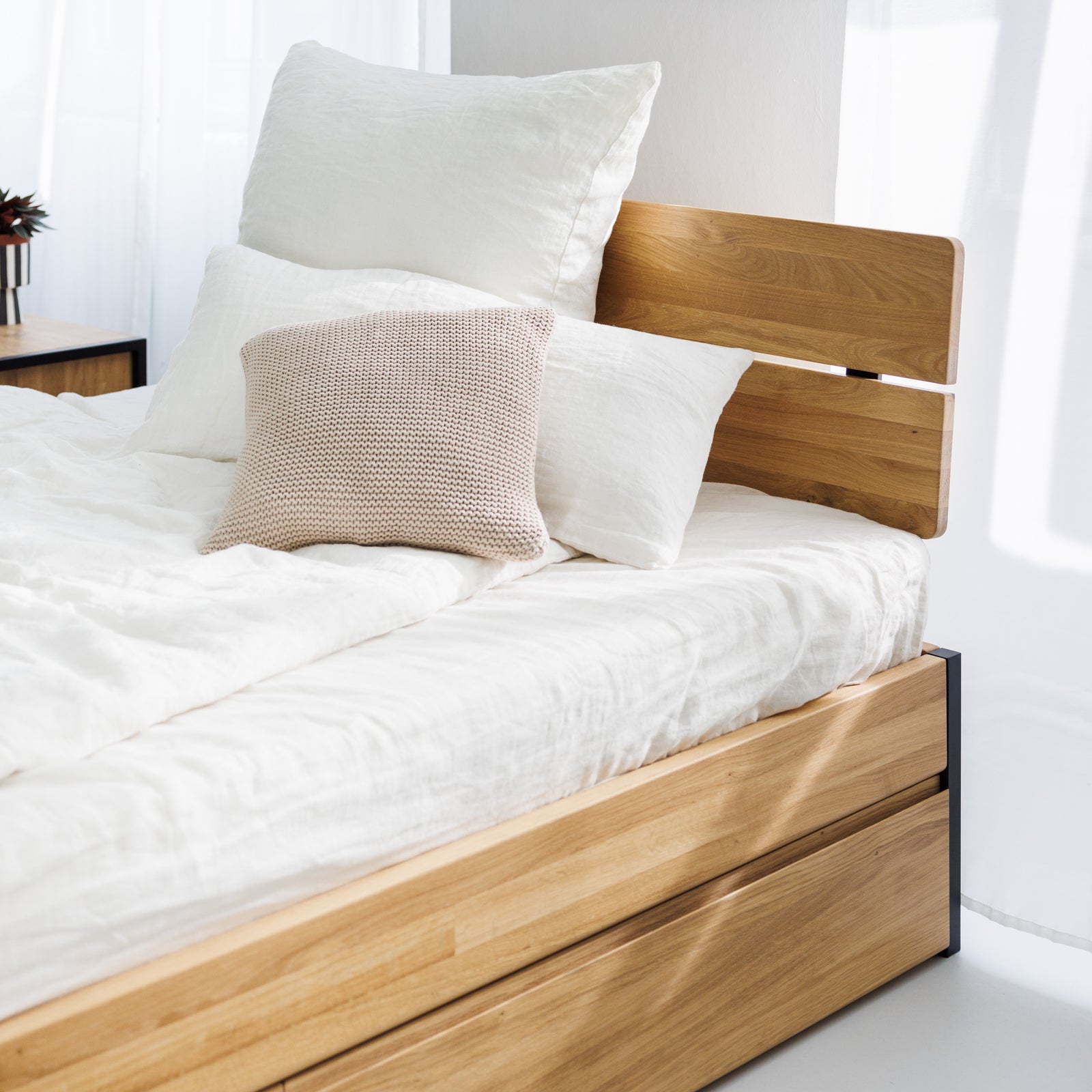 Holz Metallbett mit zusätzlichem Stauraum hochwertige Verarbeitung und zeitlos