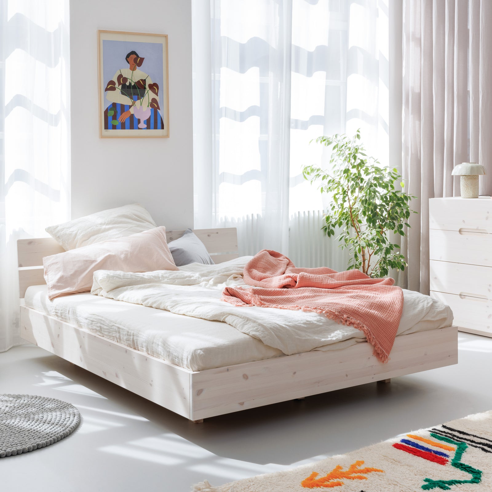 Nachhaltiges Futonbett aus weißem Massivholz