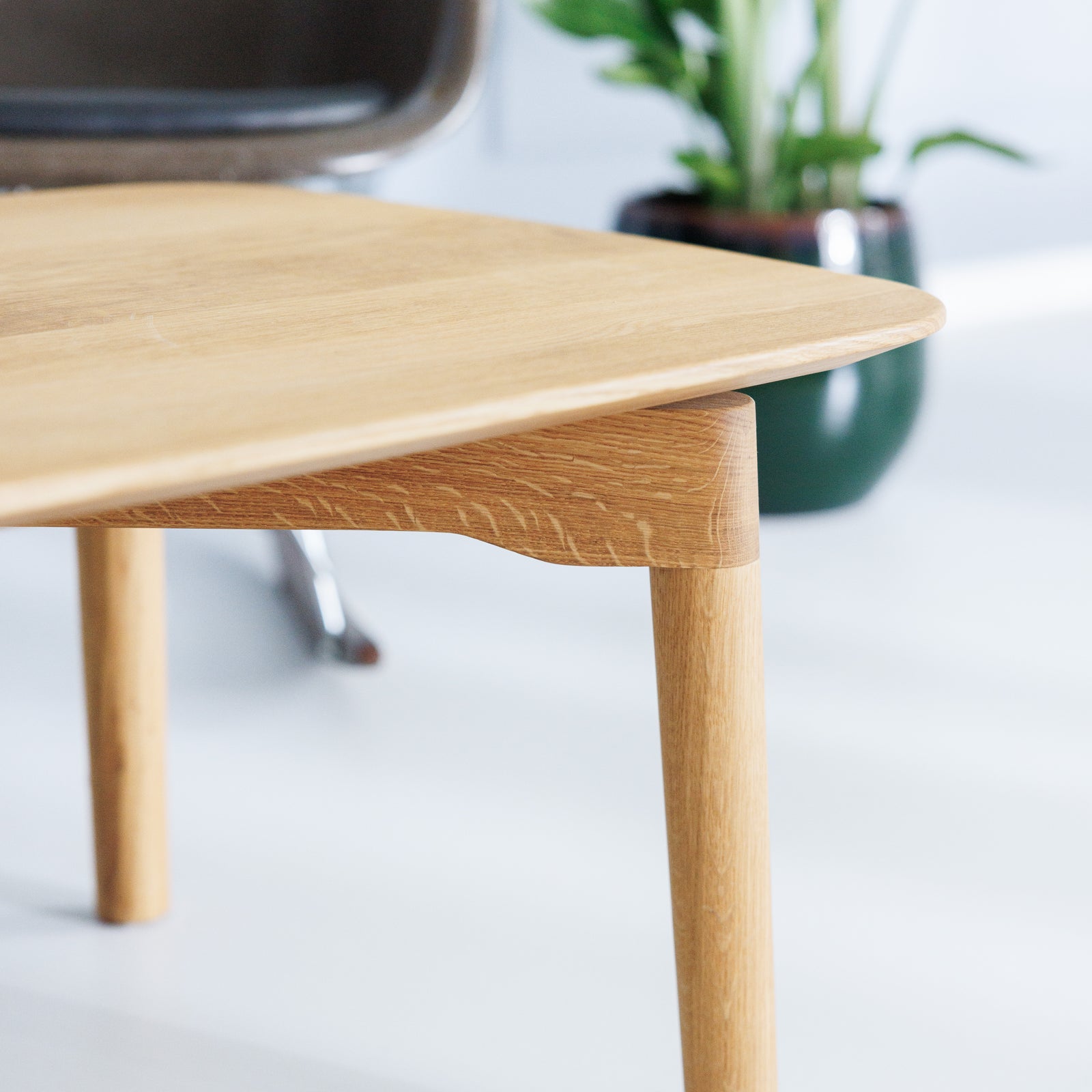 Handgefertiger geölter Vollholz Couchtisch zeitlos und langlebig