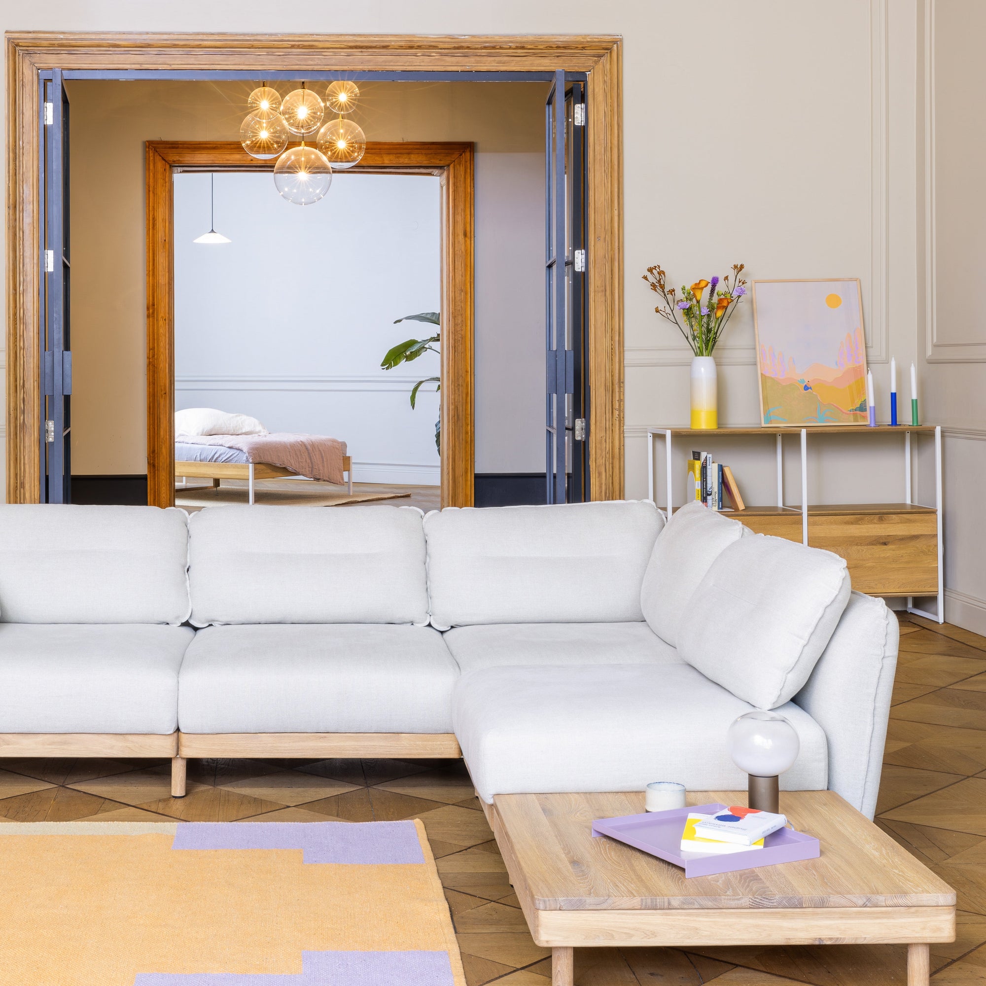 Gemütliche Eckcouch mit Beistelltisch
