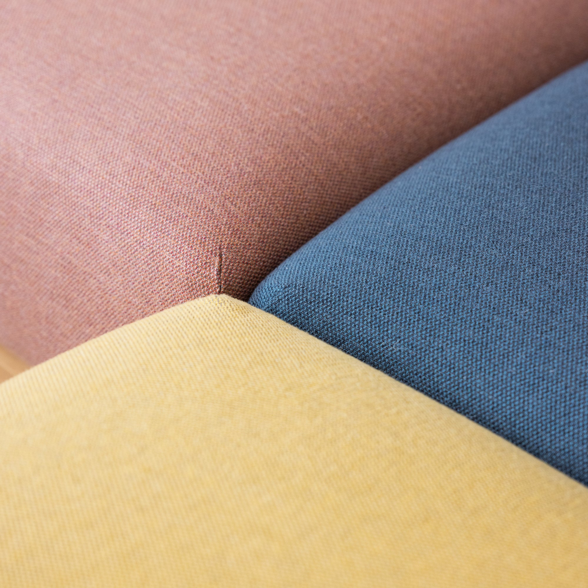 Polsterstoffe in Farben für Sofa Mio