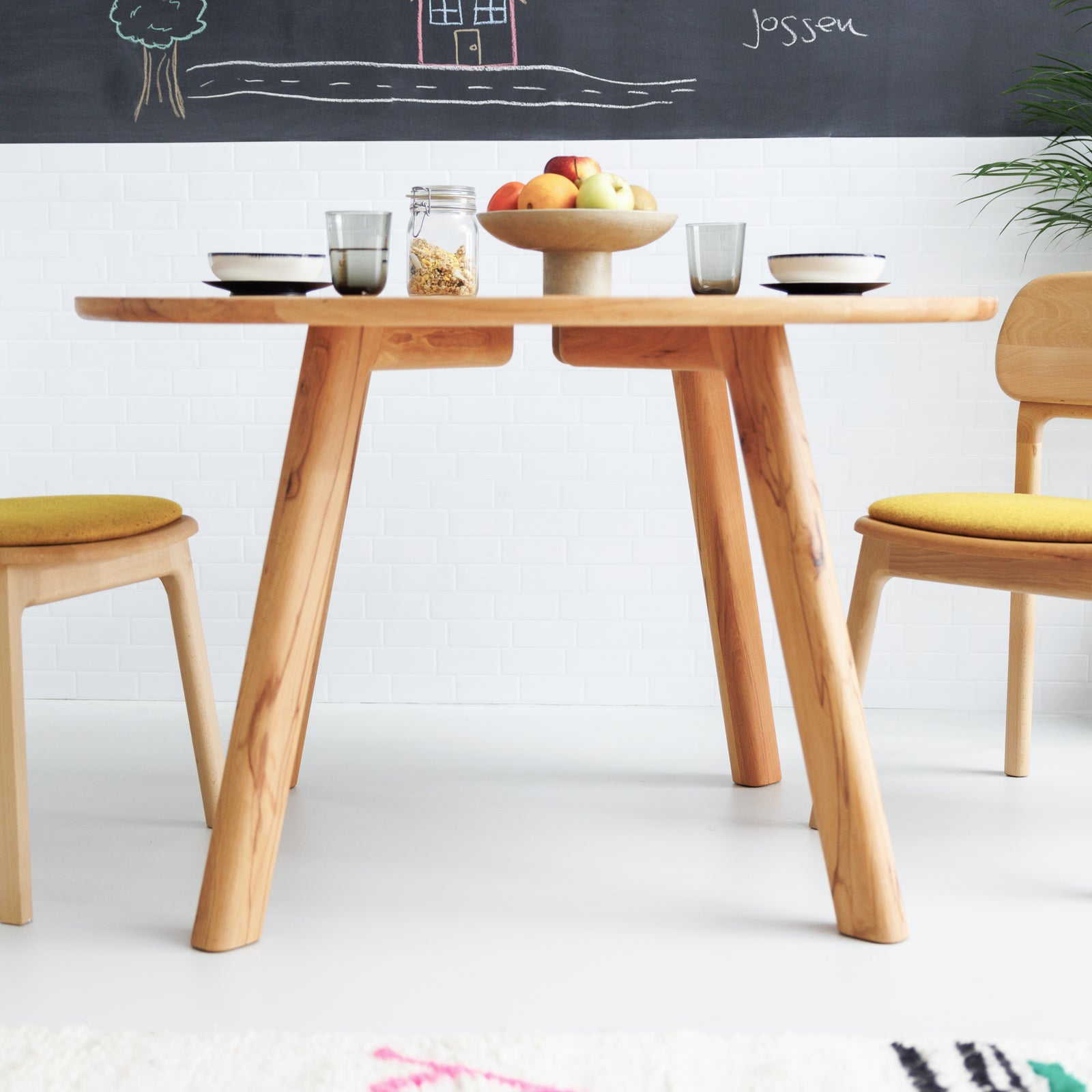 Schlichtes Beingestell des Runden esstisch Form A individuell Konfigurierbar aus zertifiziertem Massivholz