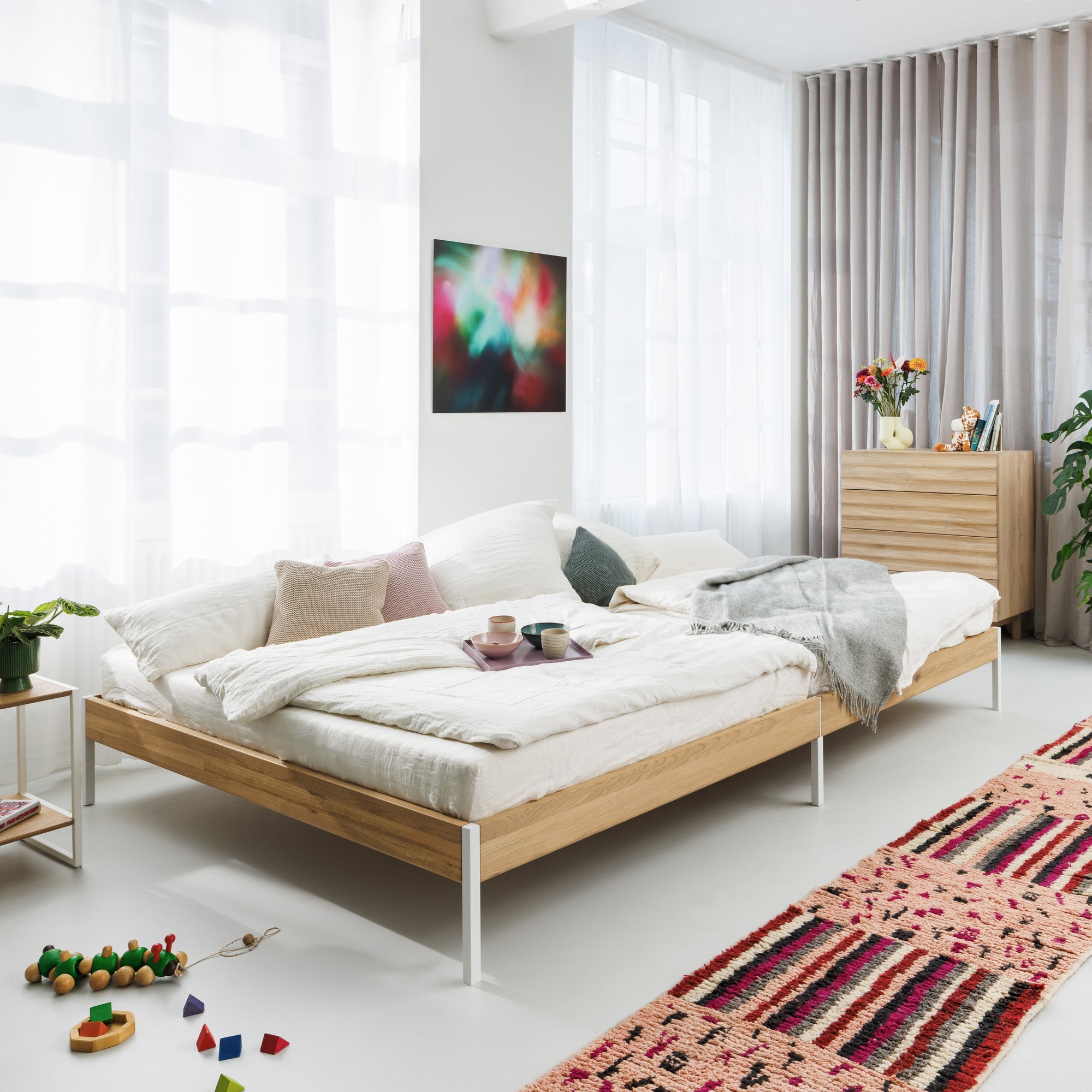 Modernes Familienbett mit viel Platz für die gesamte Familie