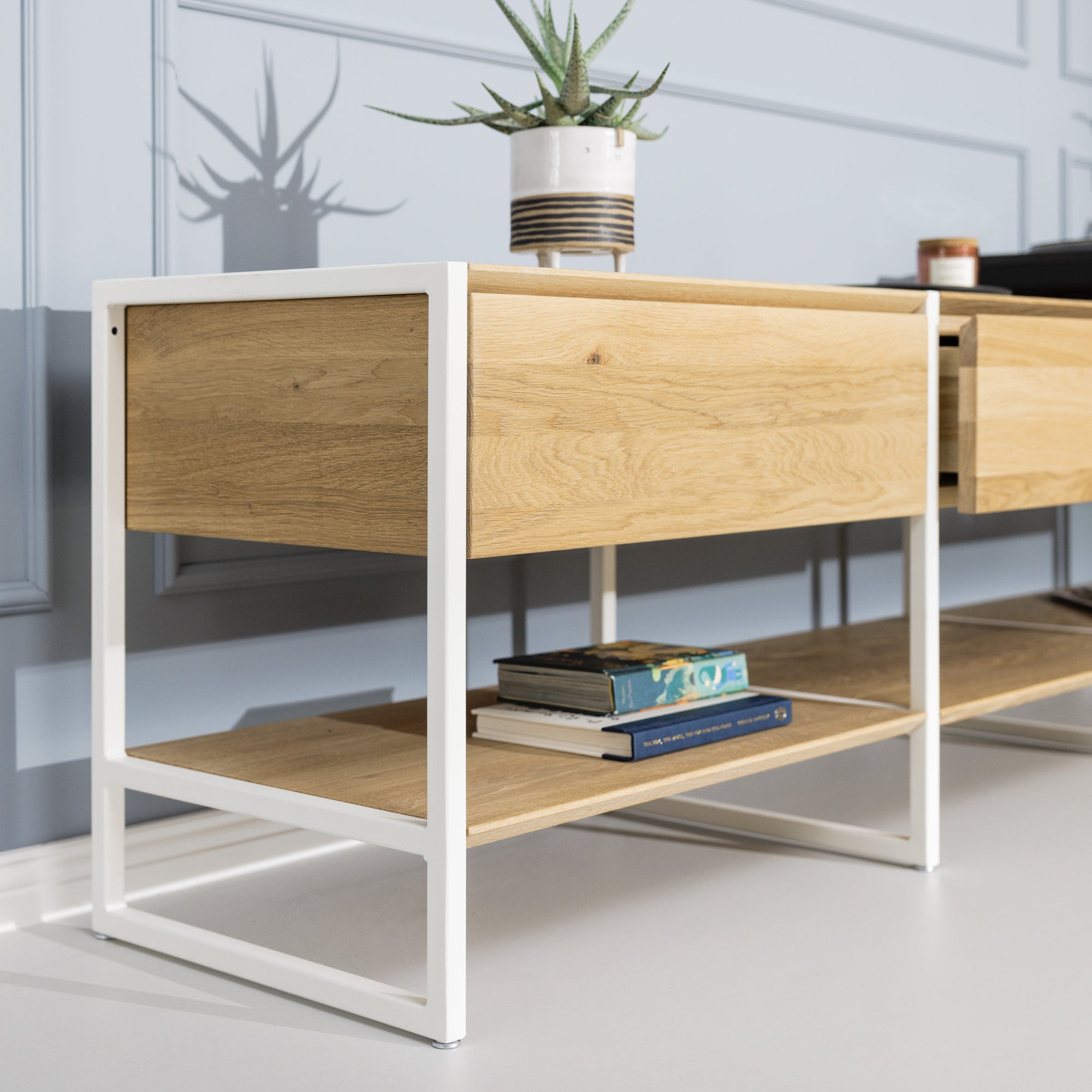 Design Lowboard aus Eiche mit Schubladen