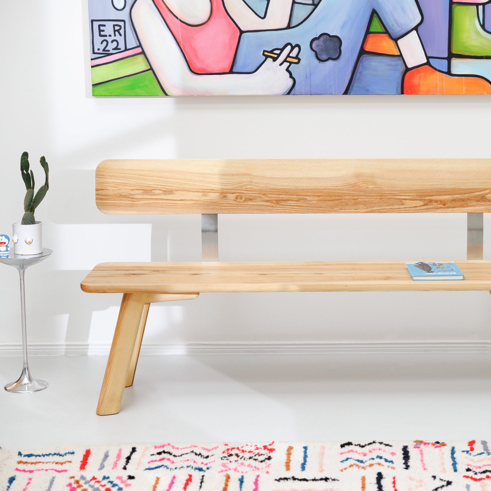 Öko Möbel Sitzbank aus handgefertigtem Echtholz mit skandinavischem Charakter und dezenten Metallakzenten.