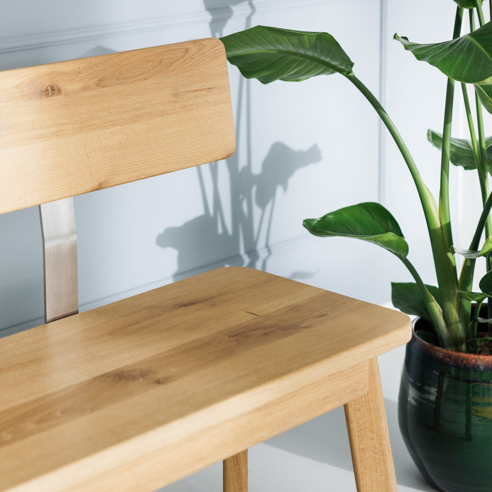 Handverlesenes Massivholz mit natürlicher Maserung in hochwertiger Verarbeitung