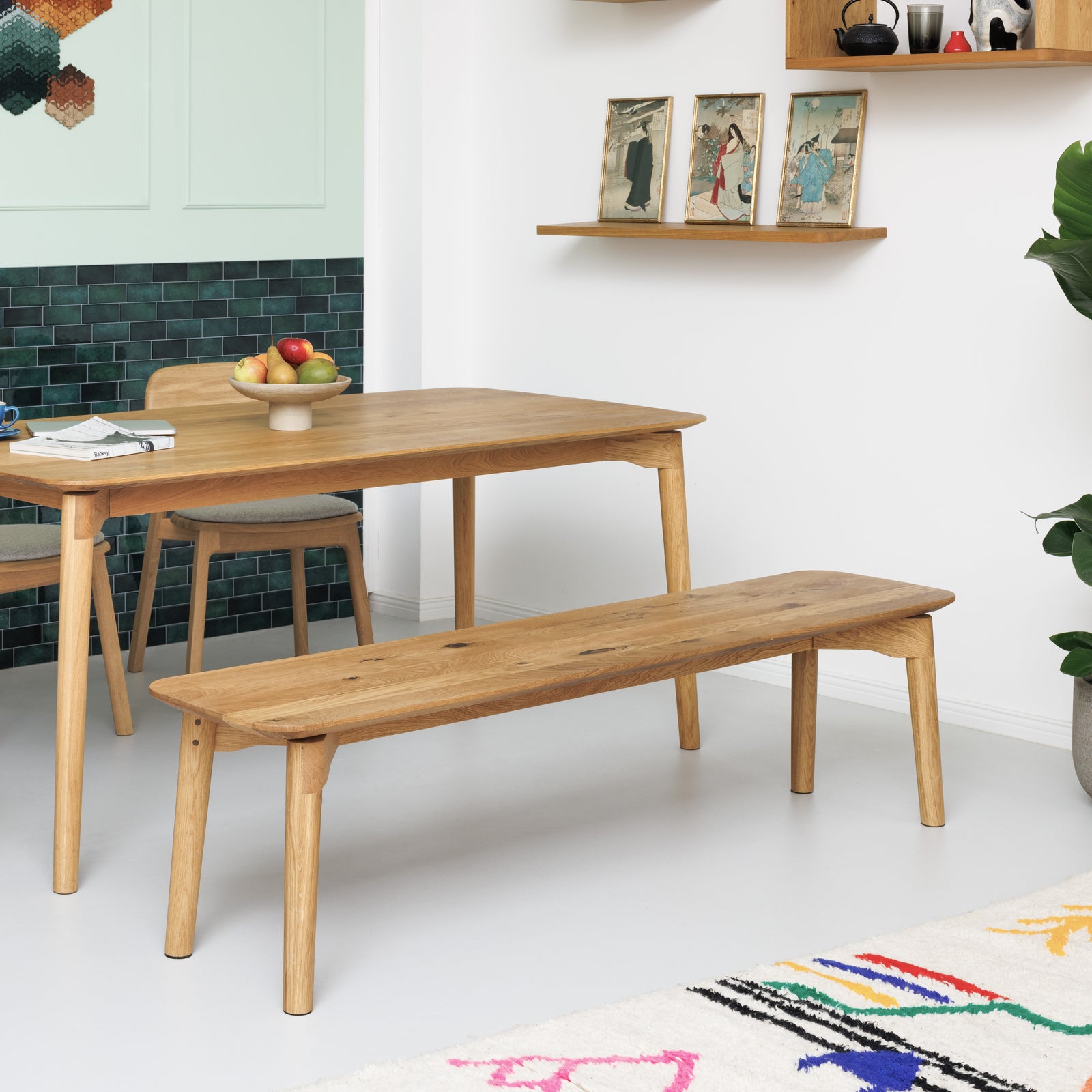 Zeitlose Esszimmerbank und Esstisch aus nachhaltigem Massivholz im minimalistischen Design