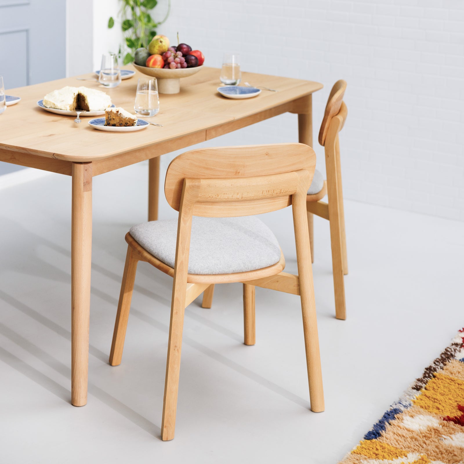 Ökologischer Designer Stuhl an zeitlosem ausziehbarem Esstisch aus zertifiziertem Echtholz