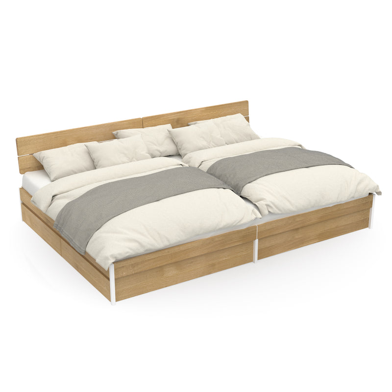 Familienbett mit Stauraum in massiver Eiche und Metall