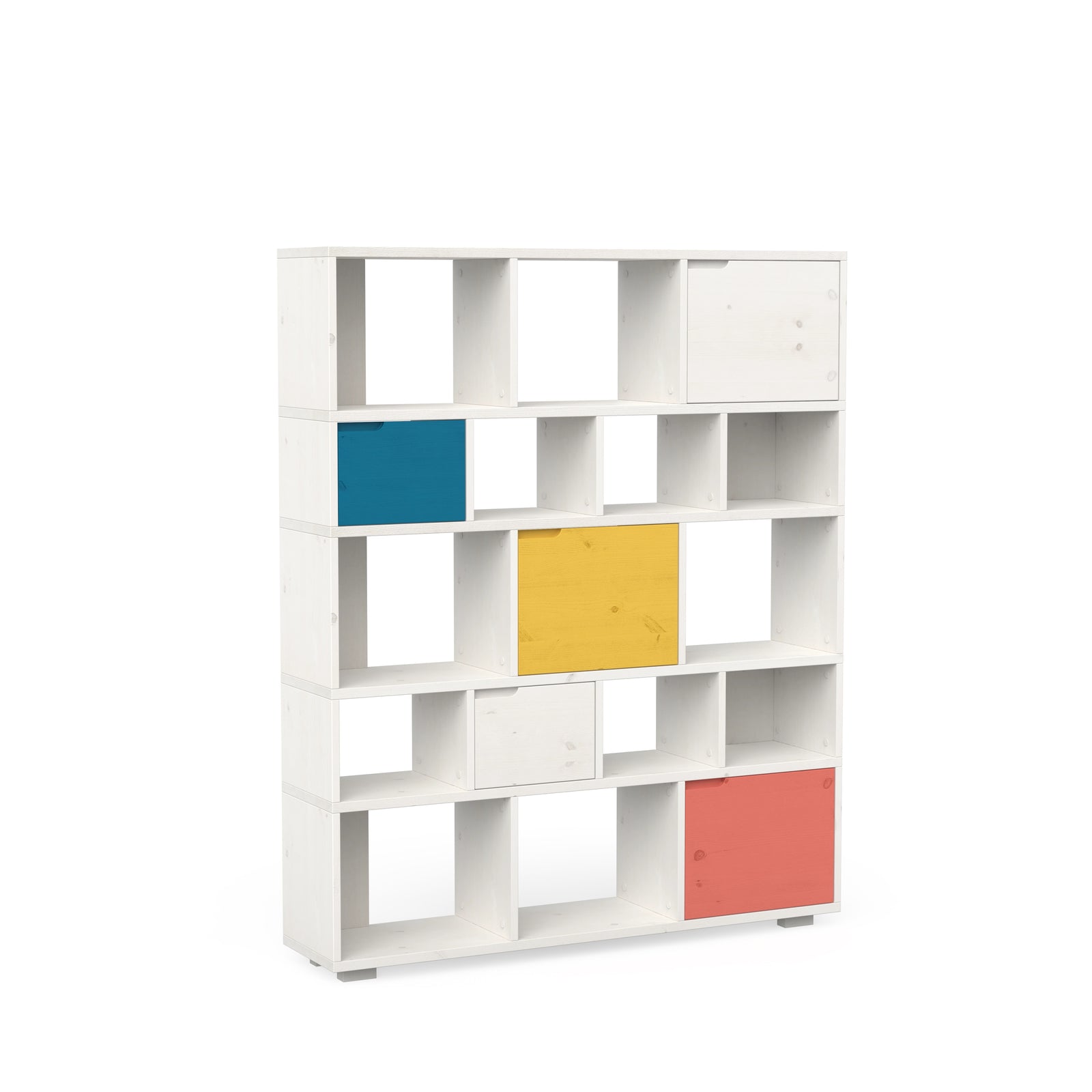 Großes Regal aus massivem Holz in weiß lasiert und bunten Türen