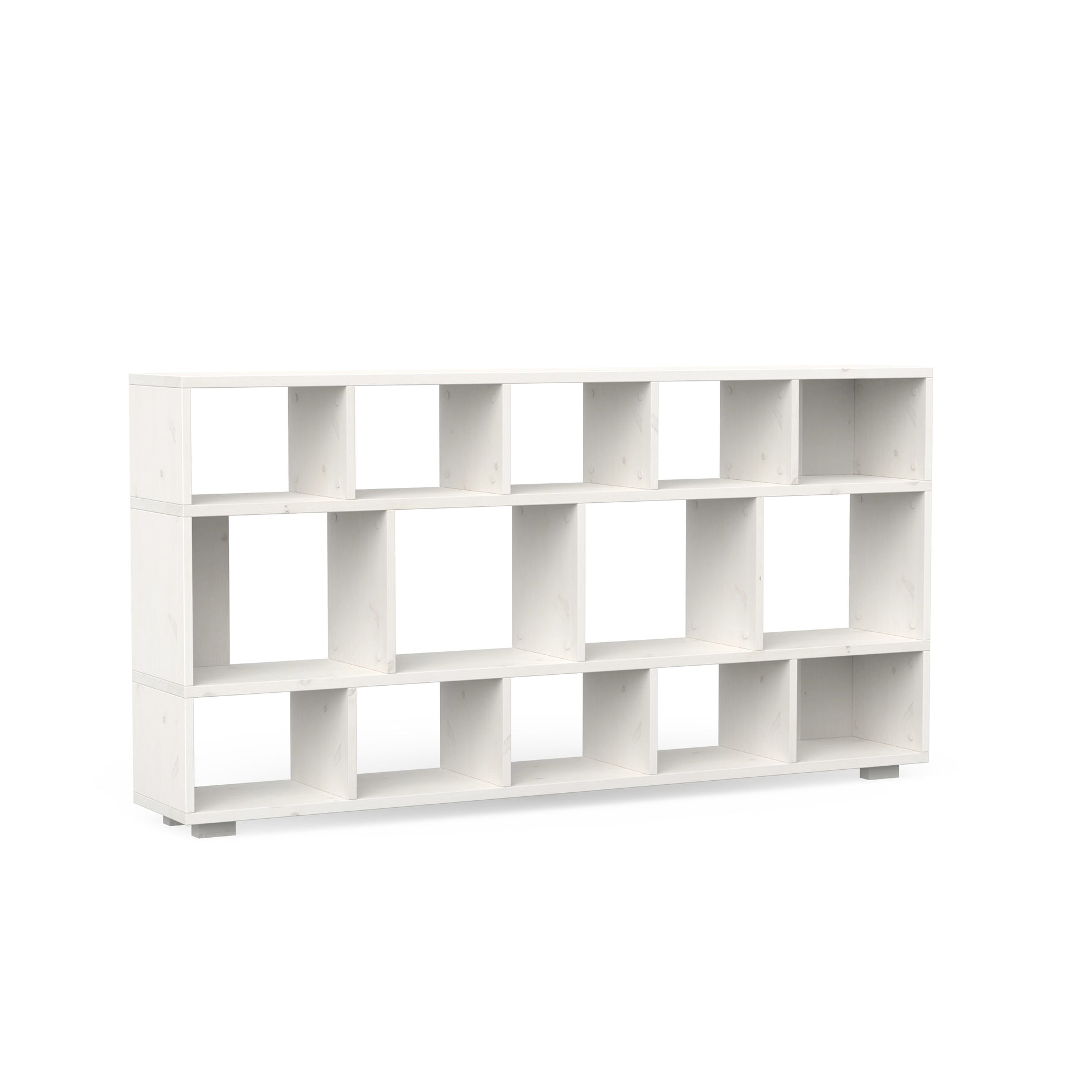 Minimalistiches Regal aus massivem Holz in weiß lasiert