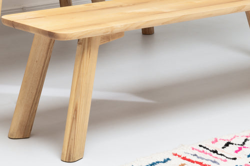 Handverlesenes Massivholz mit schöner Maserung