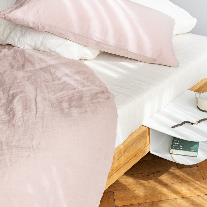 ökologische Bettwäsche Spannbettlaken und Kopfkissenbezug aus zertifiziertem Naturmaterial und natürlicher Hanf in einfarbigen Beige und Altrose Spannbettbezug Álom