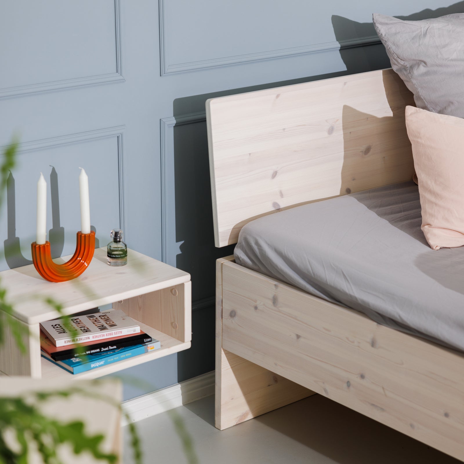 Detail des Lade Kopfteil für optimalen Comfort Massivholz mit naturlicher Lasur veredelt