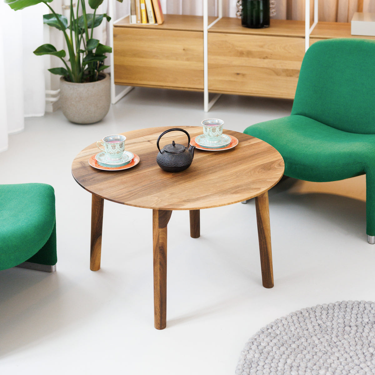 Runder Couchtisch Form S aus Massivholz