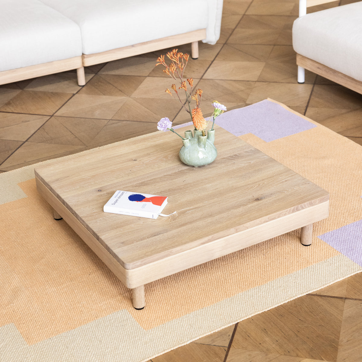 Moderner Couchtisch Mio aus Massivholz Eiche – ekomia