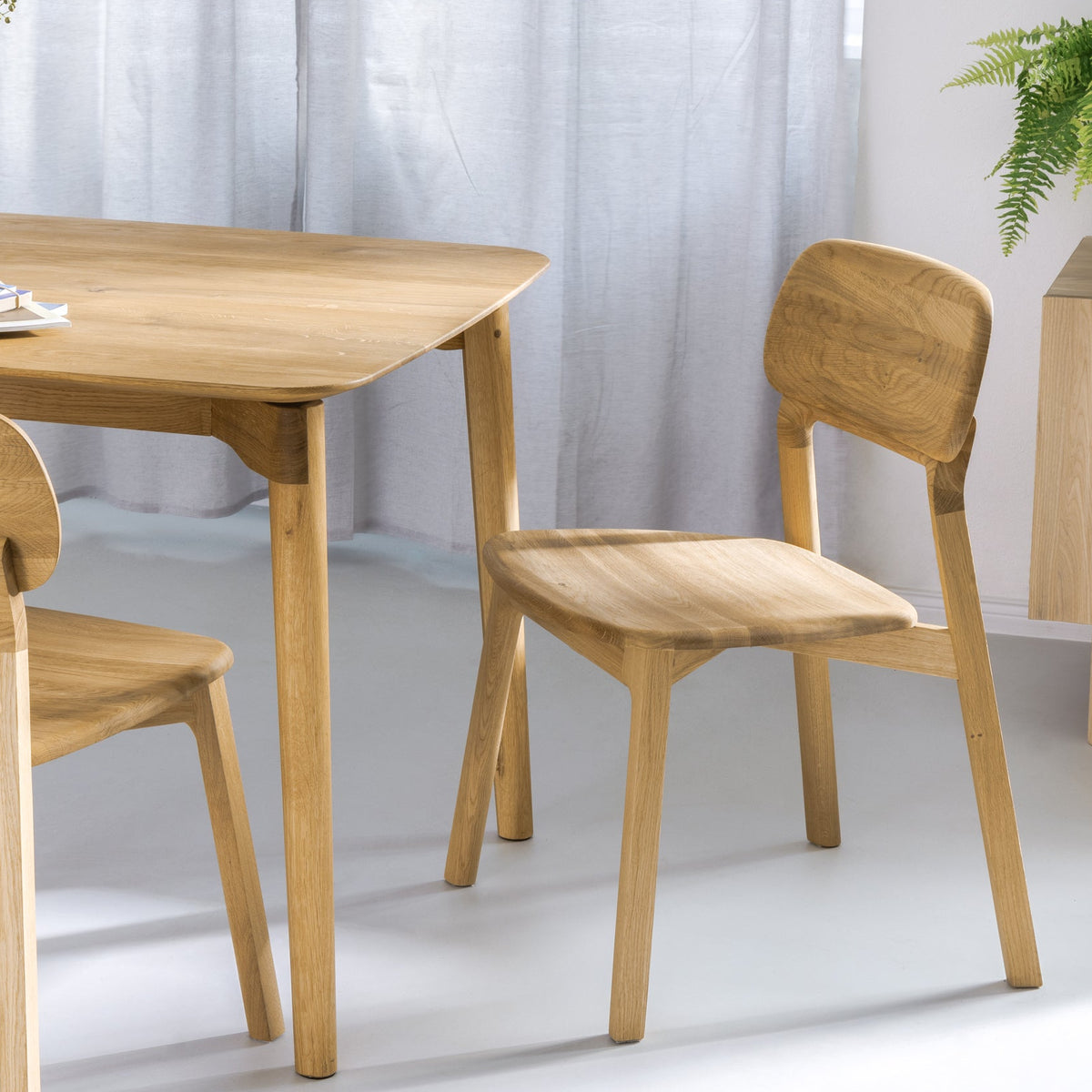 Quadratischer Esstisch Form S aus Massivholz