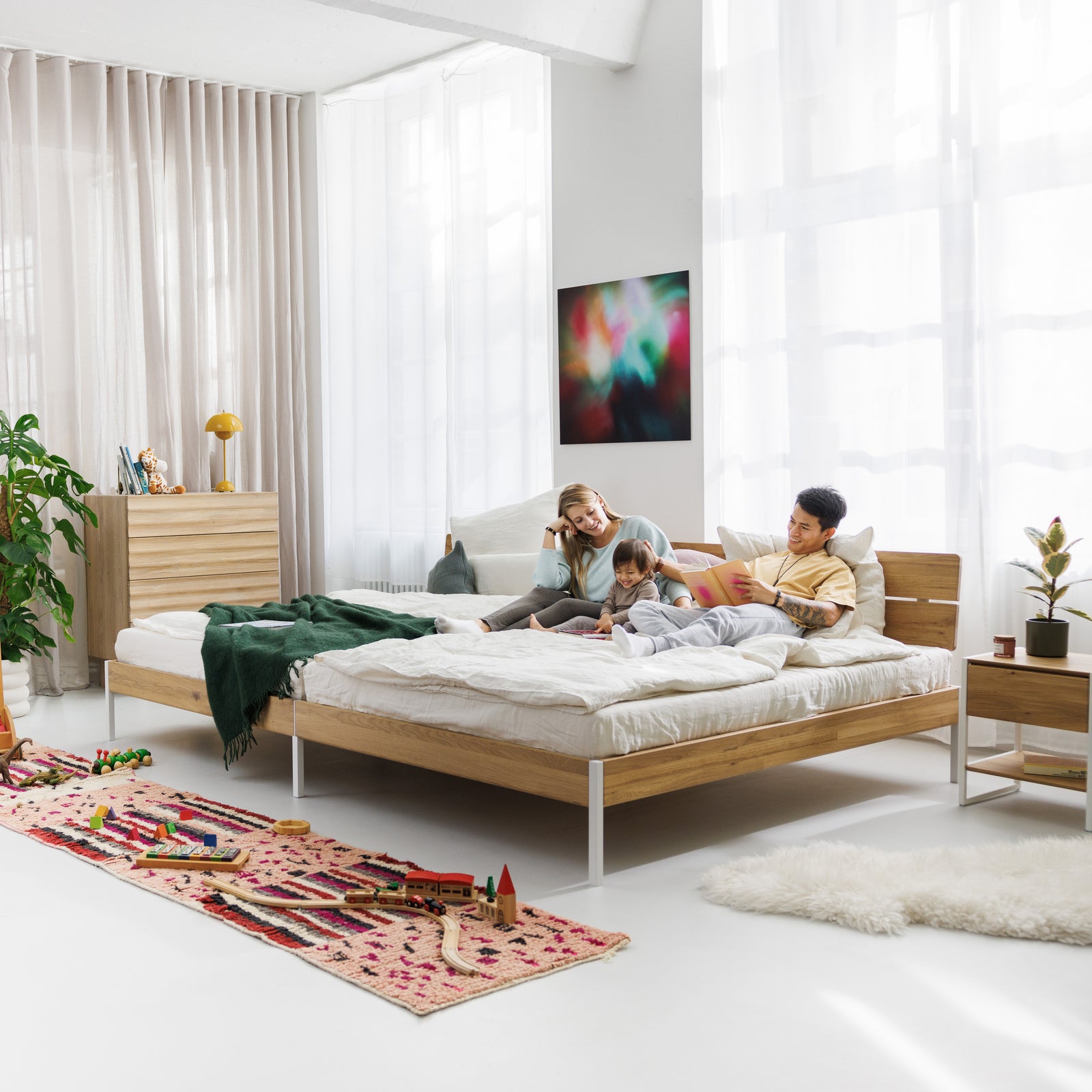 Großes Bett für die ganze Familie mit hochwertigem Design