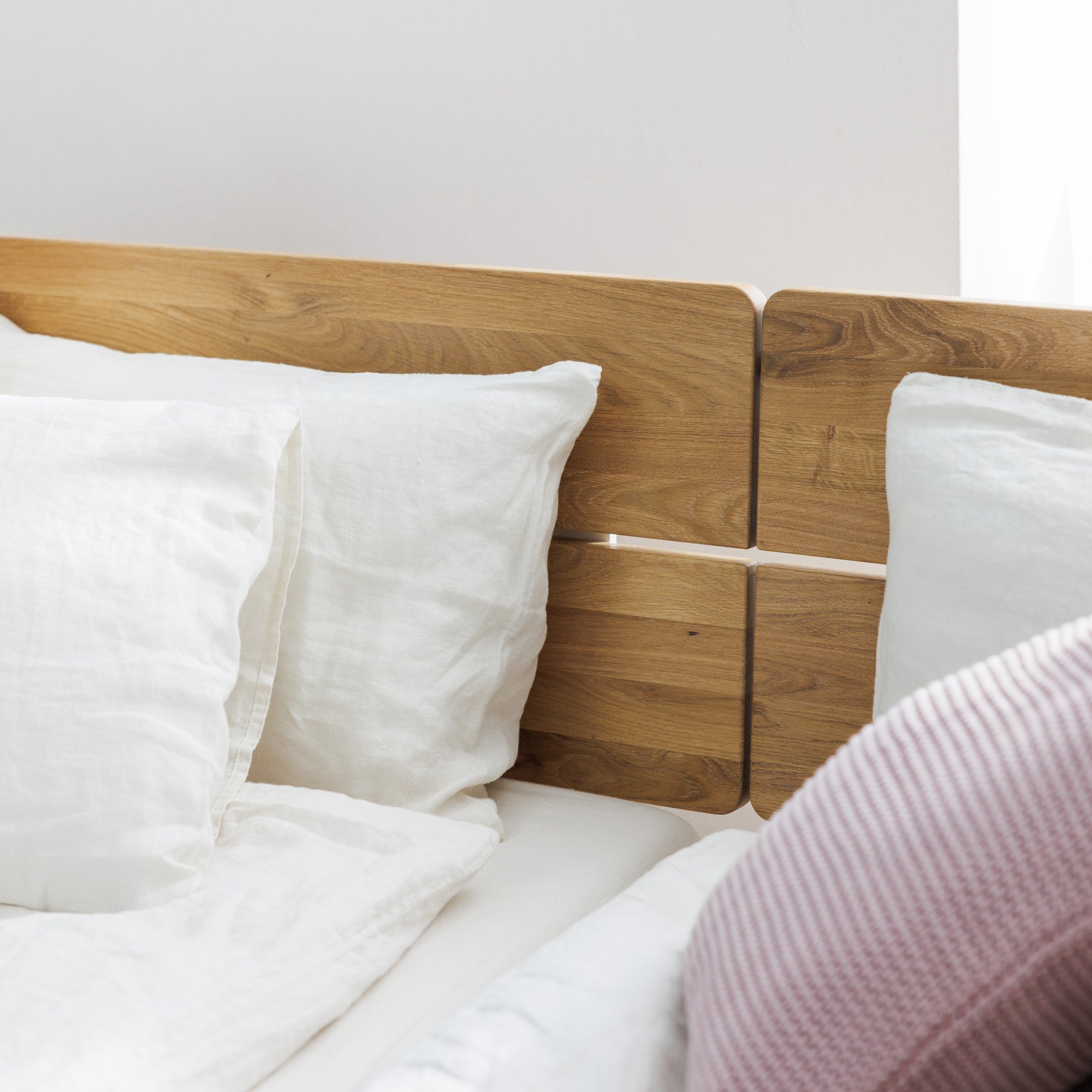 Minimalistiches Familienbett aus massiver Eiche