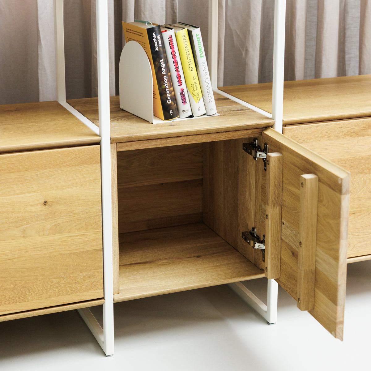 Highboard Wega - Zeitloses Design aus eiche & Metall