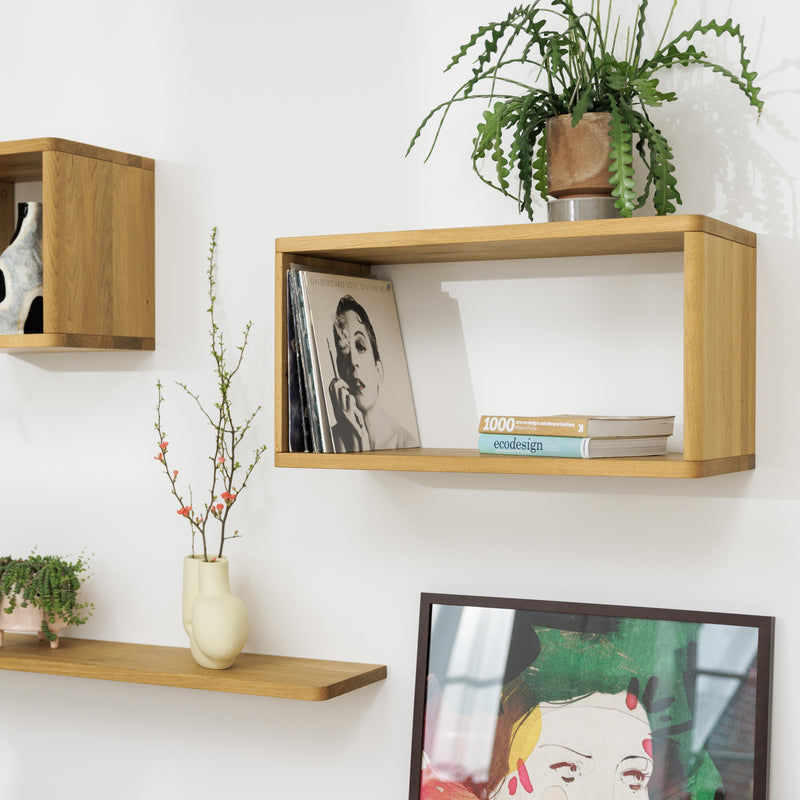 Designer Wandregal Neukölln M aus natürlich geölter Wildeiche