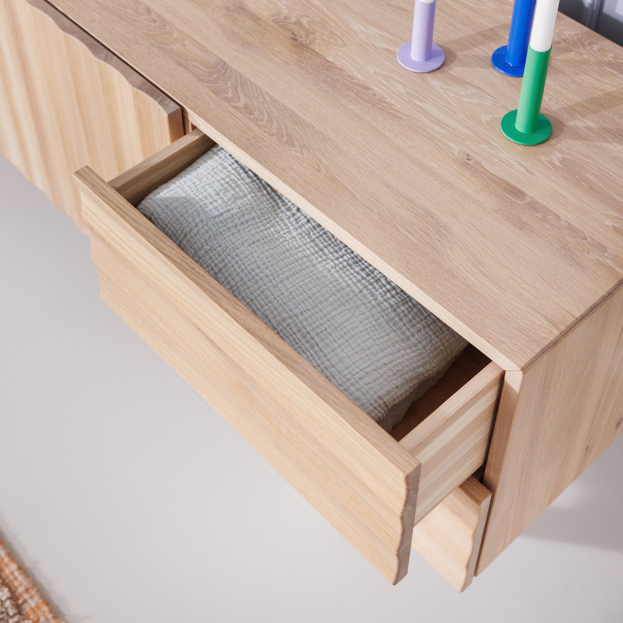 Sideboard aus weiß geölter Eiche
