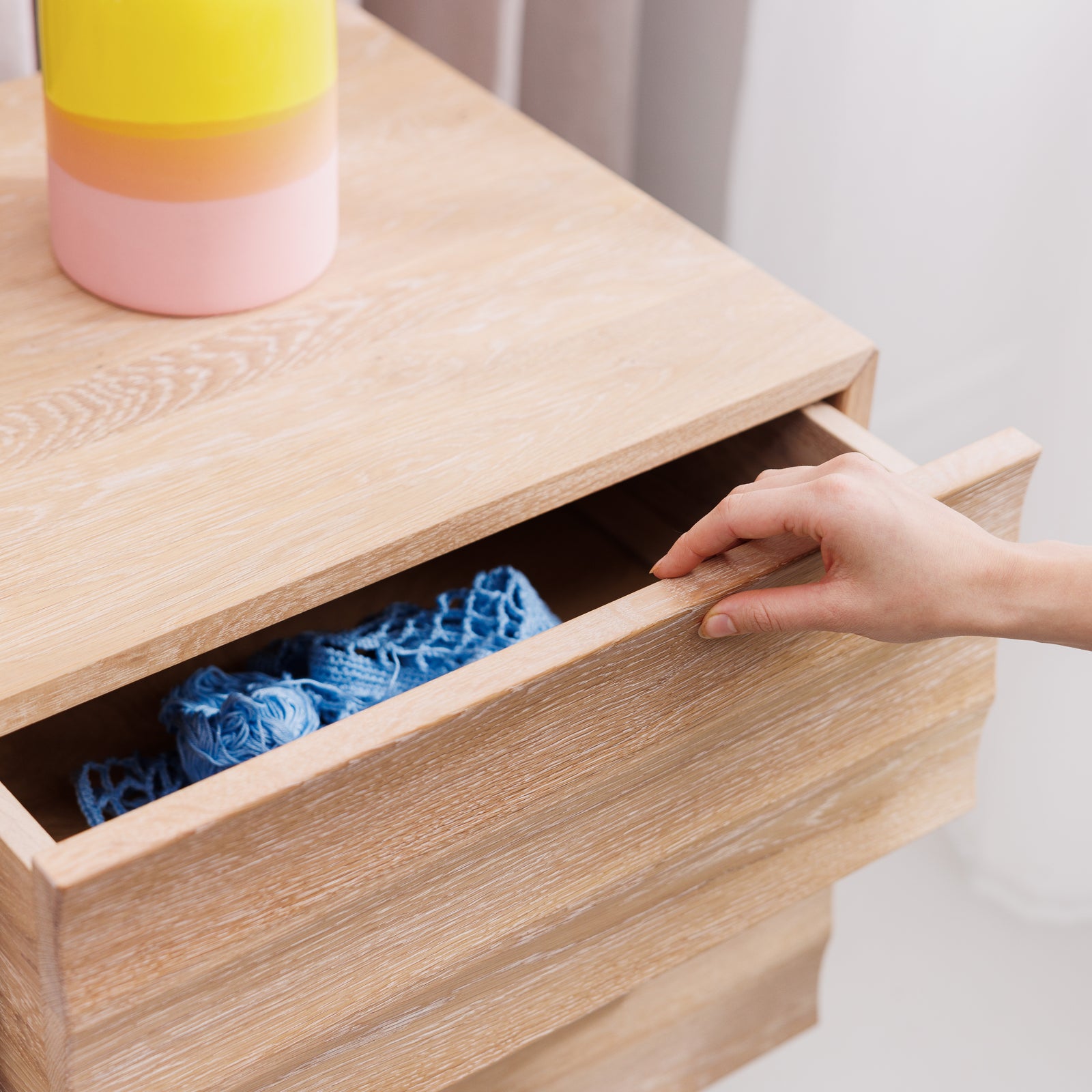 Sideboard aus heller Eiche mit Push-to-Open-Schublade im modernen Design