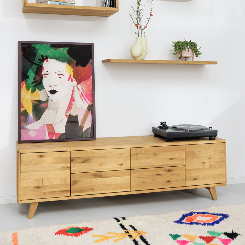 Skandinavisches Design Lowboard aus Naturholz in zeitloser Optik