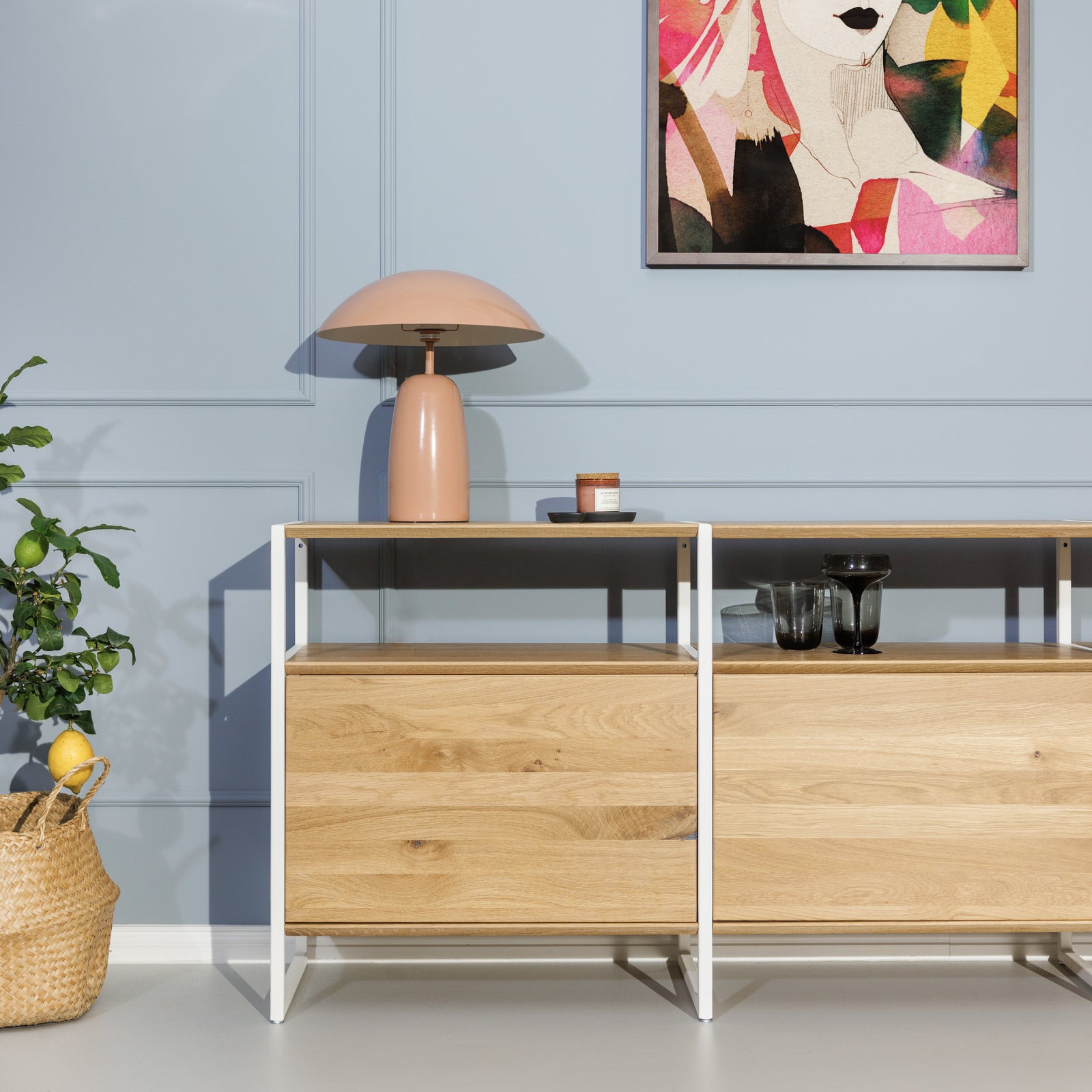 Freistehendes Sideboard mit minimalitistsichen Eichenholz Türen für Stauraum 