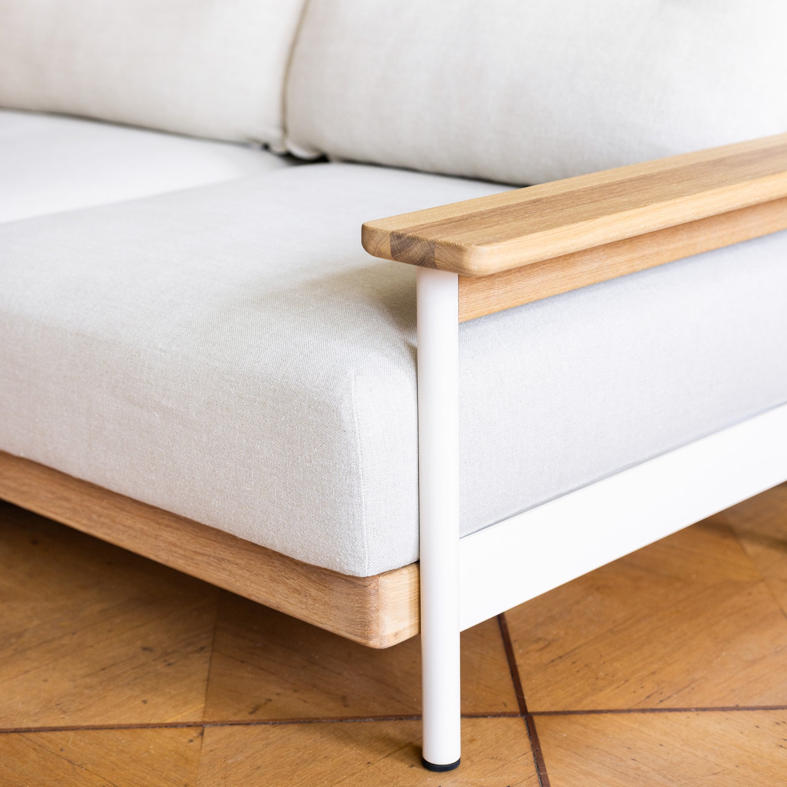 Design Sofa mit Eiche und Leinen - beige