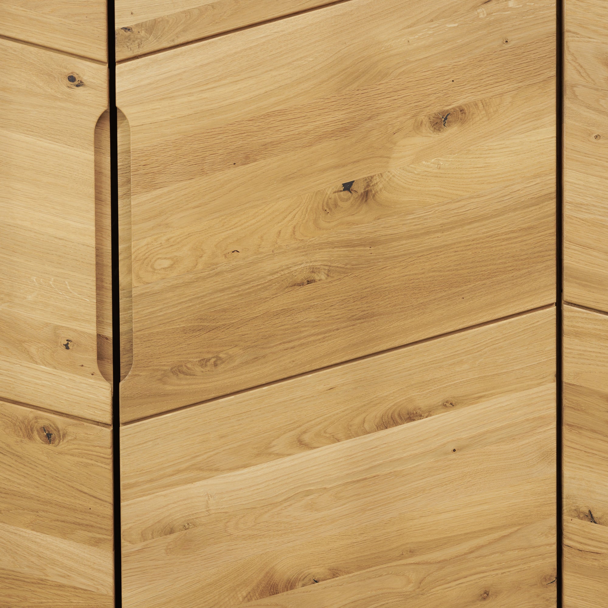 Kleiderschrank aus Wildeiche