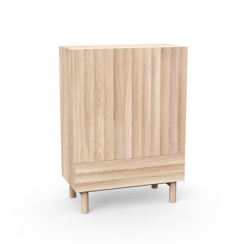 Funktionales Highboard im skandinavischem Look aus massiver Eiche