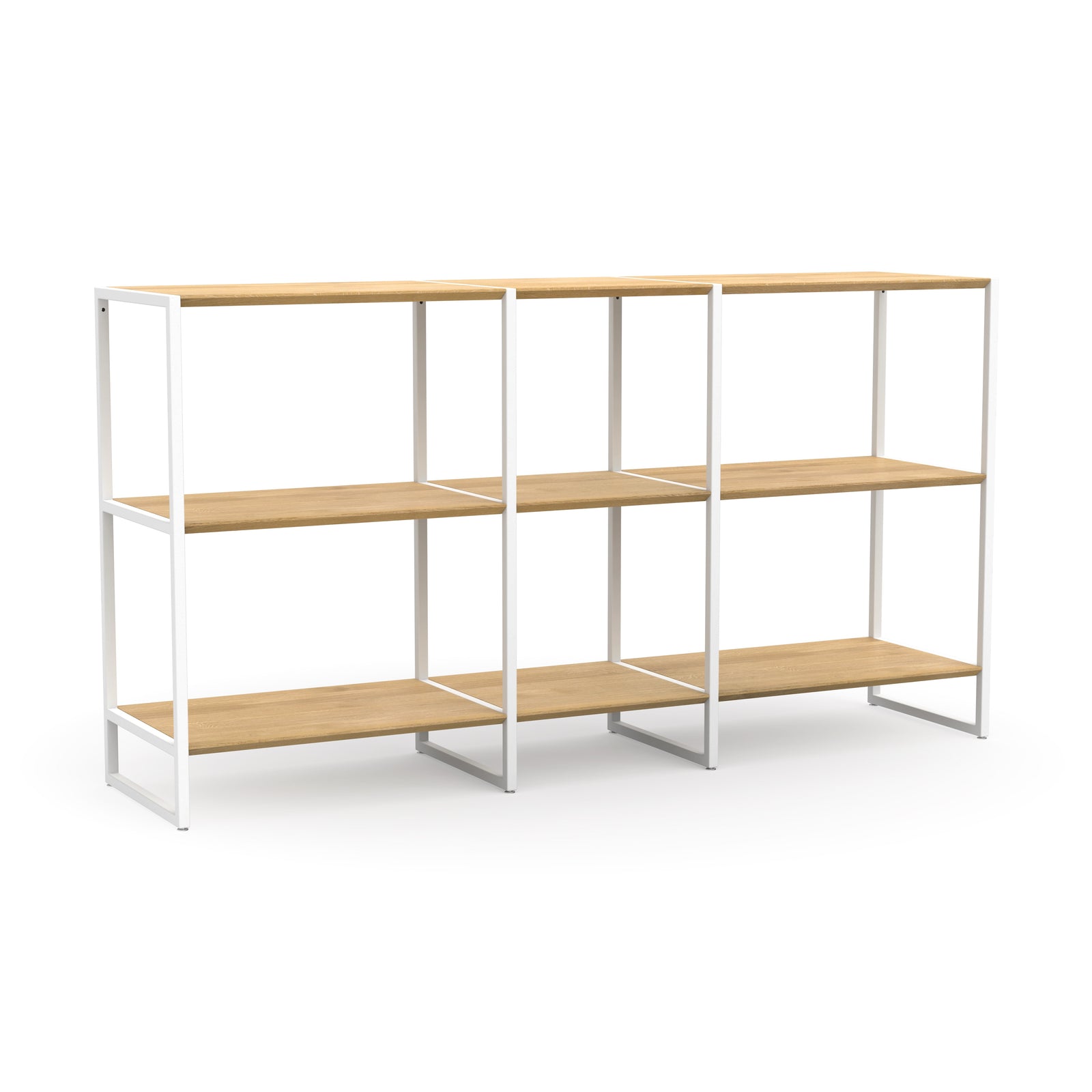 Design Highboard aus massiver Eiche und weißen Metallbeinen