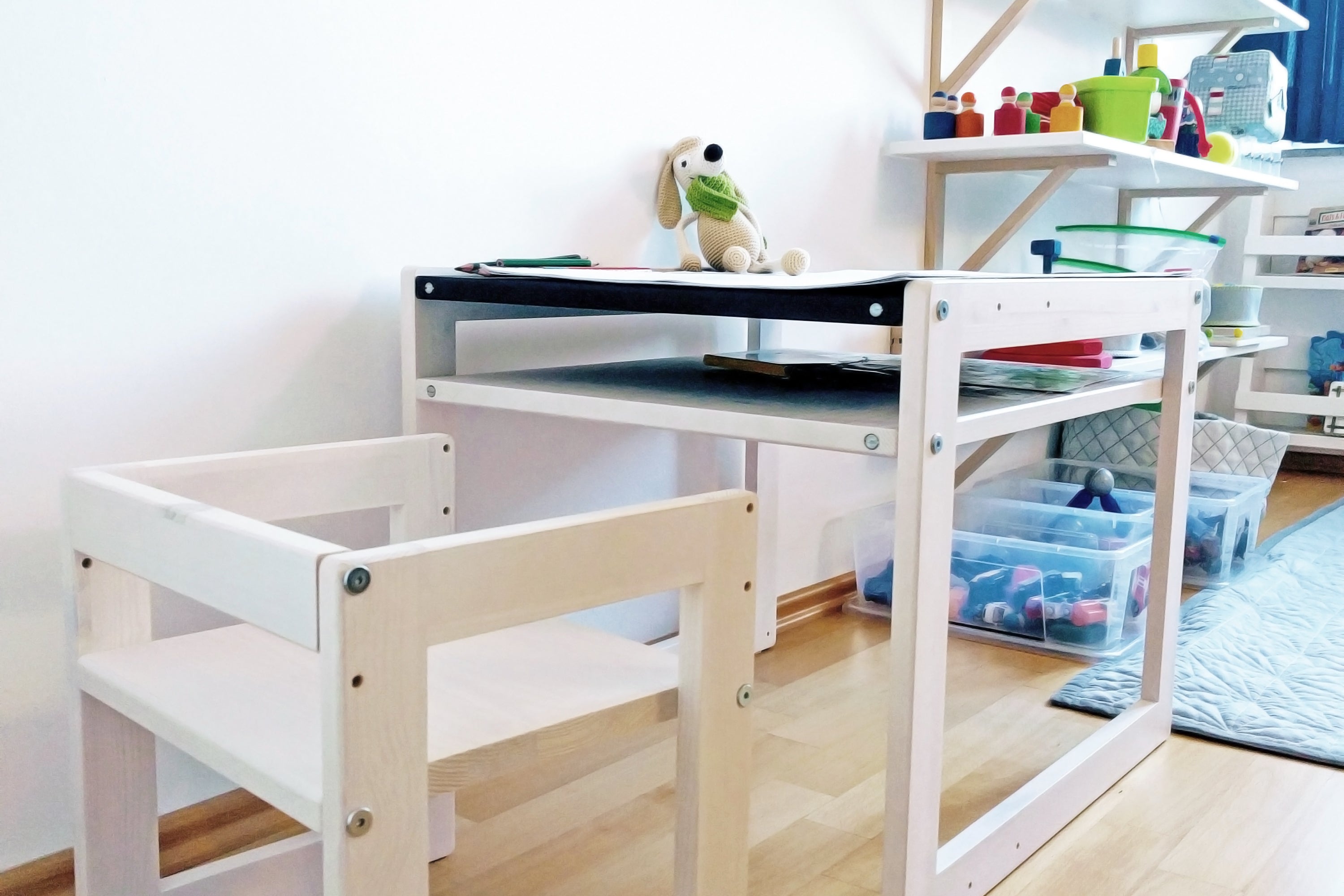 Ökologischer Kinderstuhl mit Kindertisch höhenverstellbar
