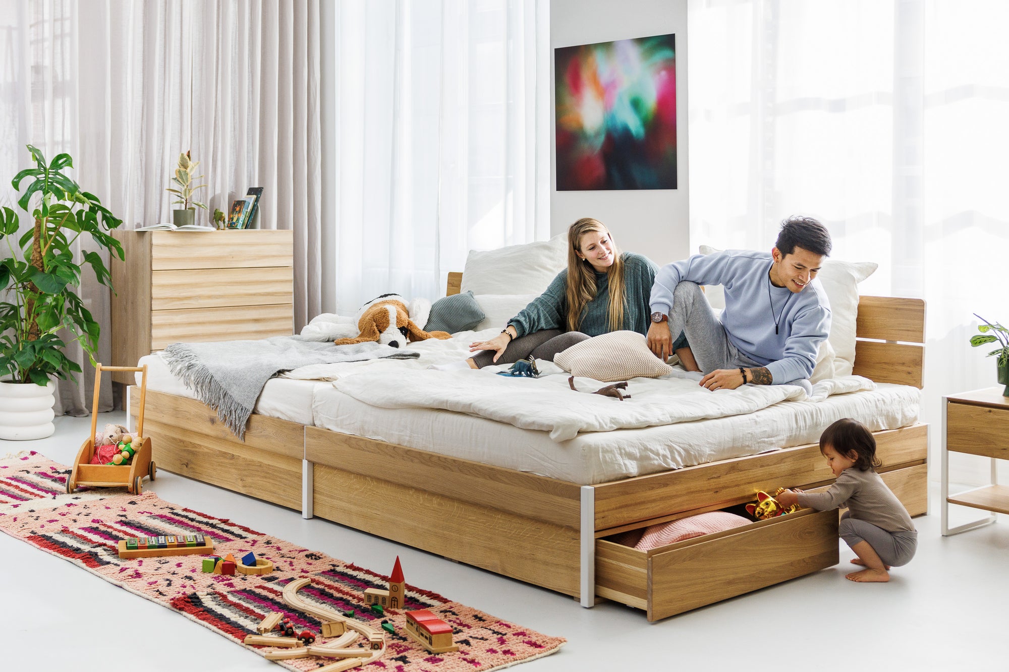Familienbett mit Kopfteil und Bettkästen bis 4 Meter Breite