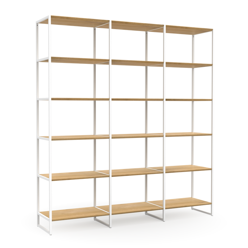 Minimalistisches Regal mit robusten weißen Metallbeinen und naturgeölten Massivholzböden