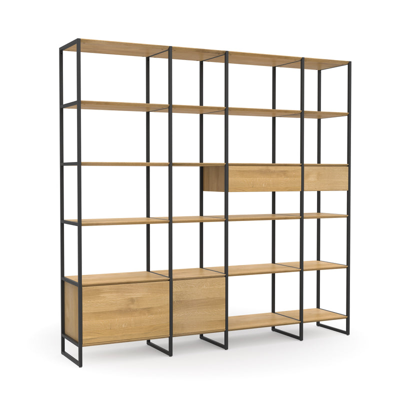Nachhaltiges Regal aus Massivholz mit schwarzen Metalldetails, Schubladen, Türen und praktischen Ablagebrettern