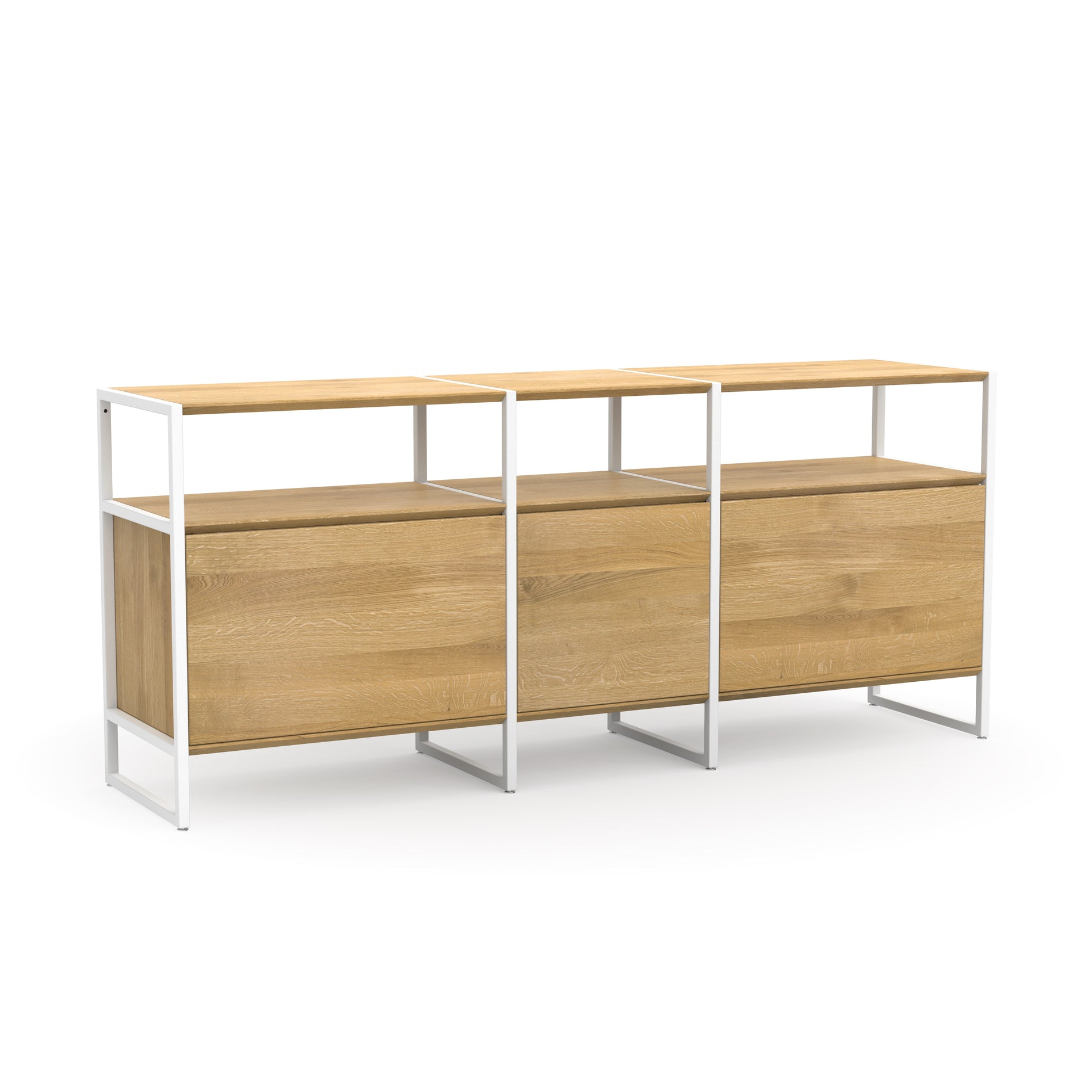 Nachhaltiges Sideboard aus massivem Naturholz und weißen Metallakzenten mit Türen und Regalbrettern im modernen, minimalistischen Design