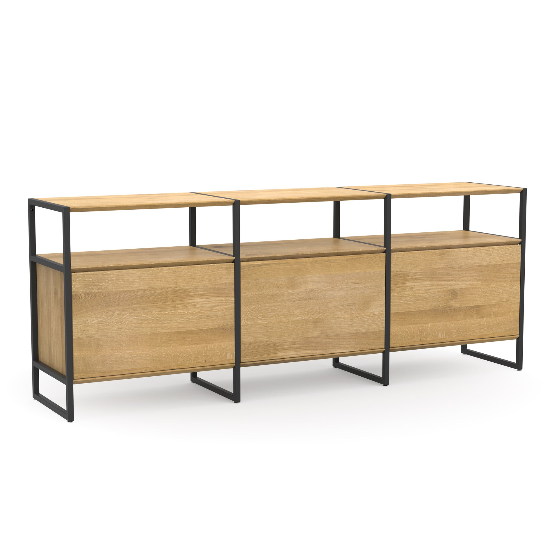 Ökologisches Sideboard aus massivem Holz und schwarzen Metallelementen mit Türen und Regalbrettern im funktionalen Design
