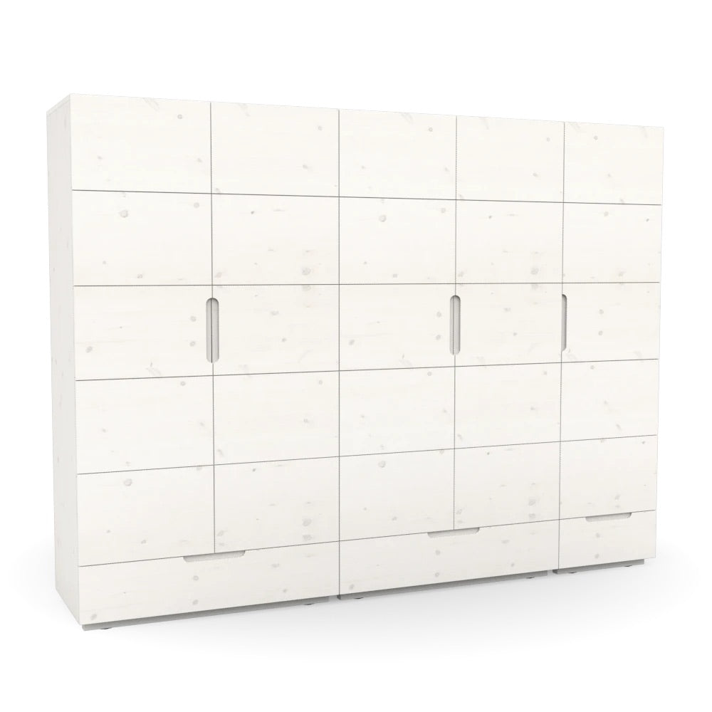 Kleiderschrank Enorm XXL aus weiß lasiertem Massivholz