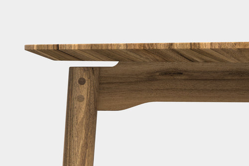 Schwebende Tischplatte mit schweizer Kante (Europäischer Nussbaum)