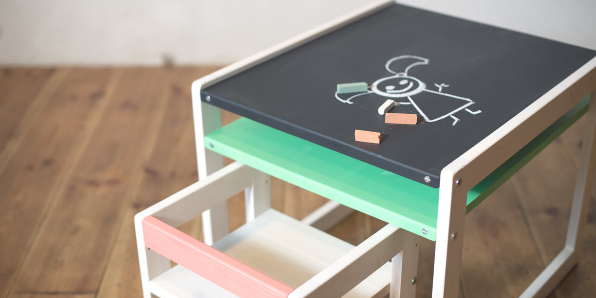 Kindertisch zum bemalen mit Kreide auf Tafelfarbe
