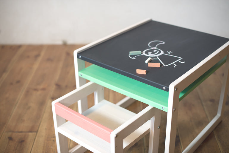 Kindertisch zum bemalen mit Kreide auf Tafelfarbe