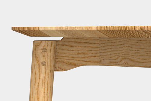 Schwebende Tischplatte mit schweizer Kante (Esche)